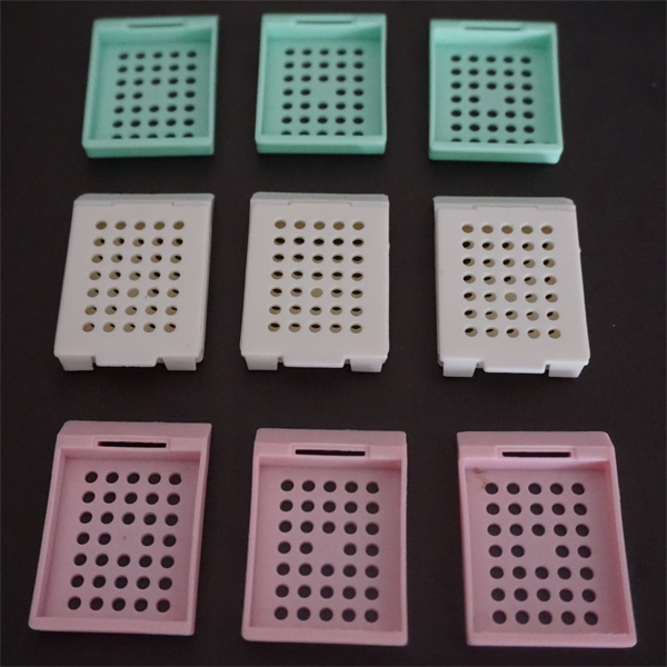 EMBEDDING CASSETTES ROUND HOLES